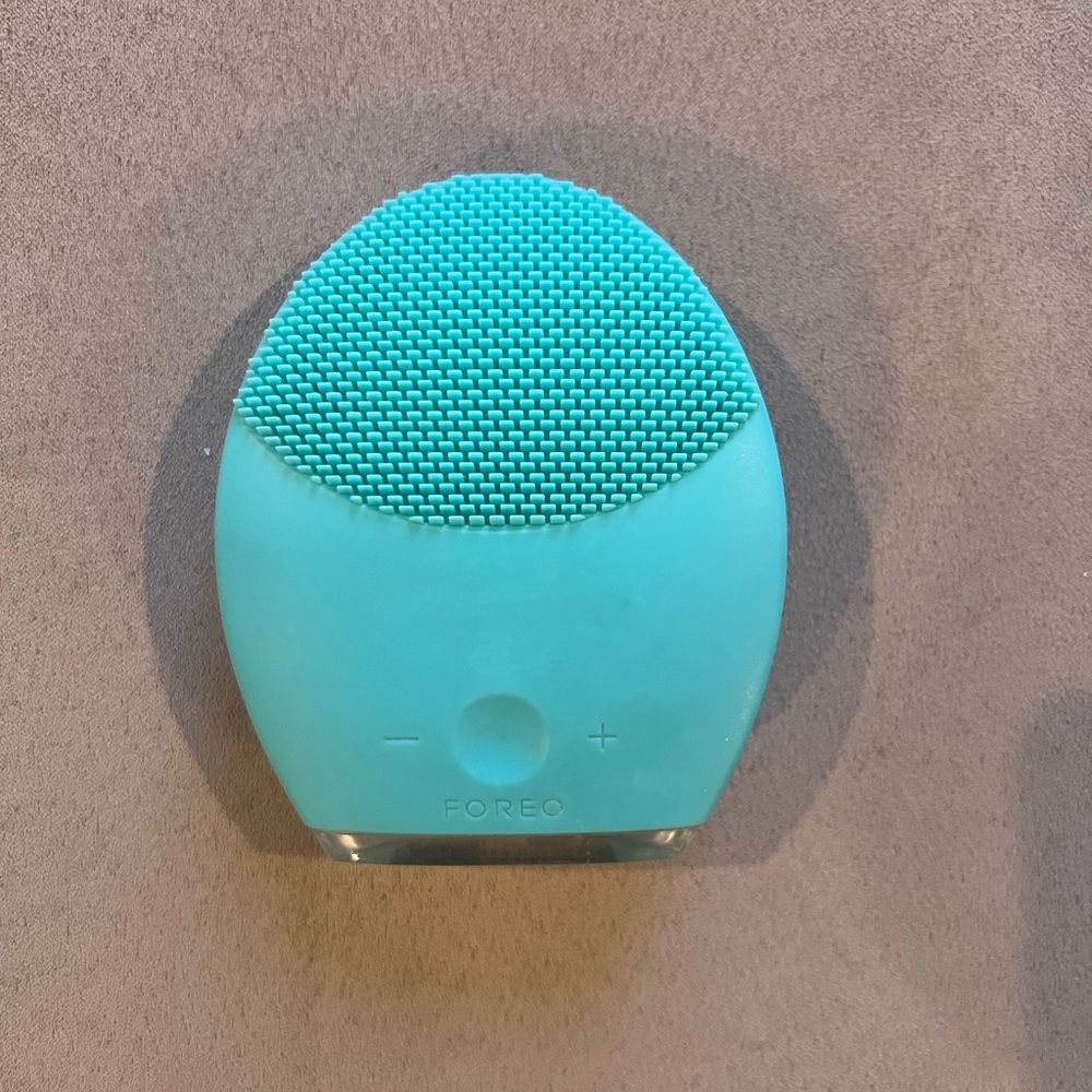 Foreo Turquoise Facial Cleansing Brush
